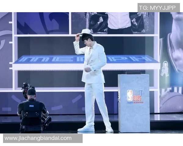 杨瀚森分享训练营第一周的乐趣与队友友好的温暖氛围 杨瀚森分享训练营第一周的乐趣与队友友好的温暖氛围